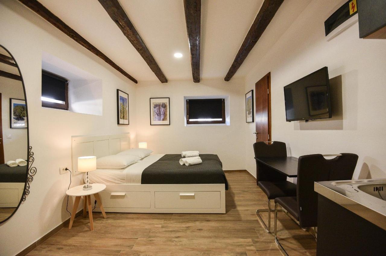 Old Town Rooms 1 Πούλα Εξωτερικό φωτογραφία